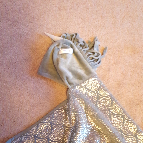 Silver Unicorn Blanket - Picture 4 of 4